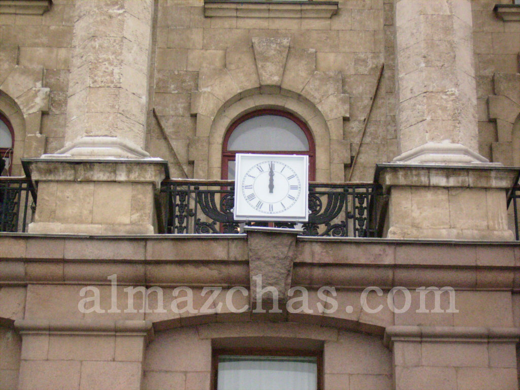 диаметр фасадных часов