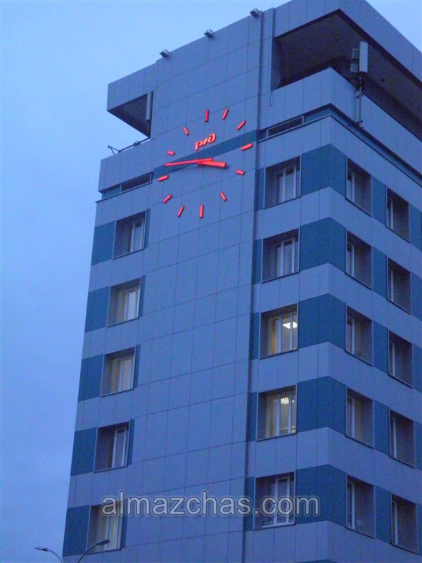 часы на фасаде здания центрального жд вокзала г Ульяновска
